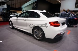 BMW Series2 Coupe 2015 300x199 دفترچه راهنمای بی ام و سری 2 کوپه مدل 2015